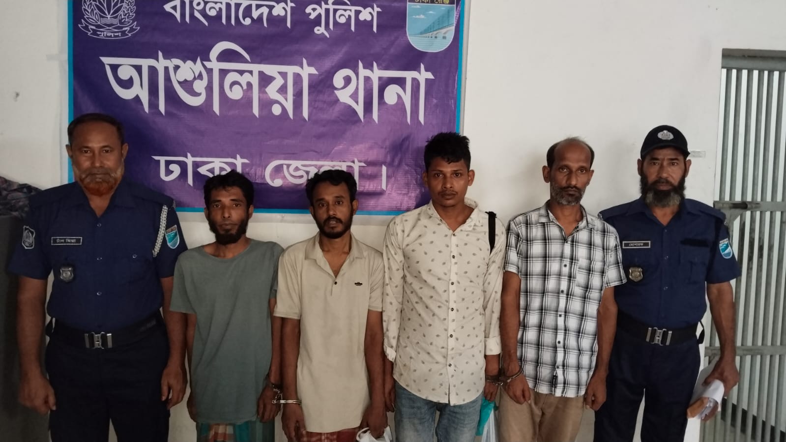 আশুলিয়ায় পৃথক অভিযানে ইয়াবা-গাঁজাসহ ৪ মাদক কারবারি গ্রেপ্তার