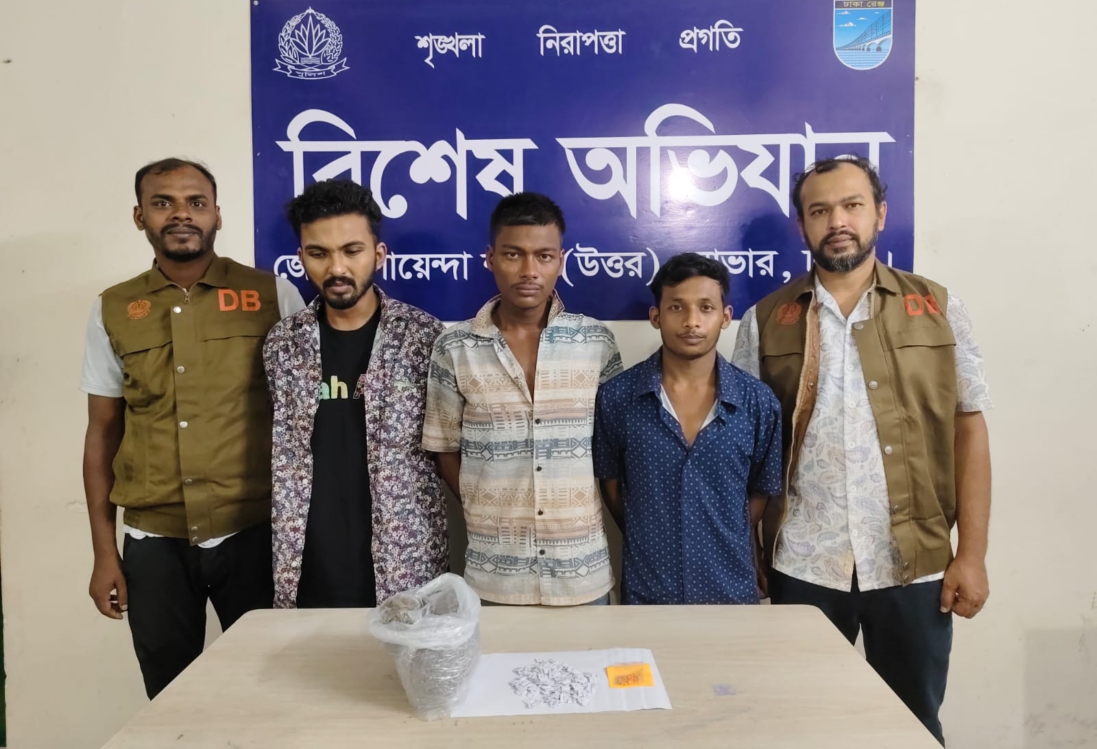 আশুলিয়ায় ডিবির বিশেষ অভিযানে হেরোইন-ইয়াবা-গাঁজাসহ ৩ মাদক ব্যবসায়ী গ্রেপ্তার