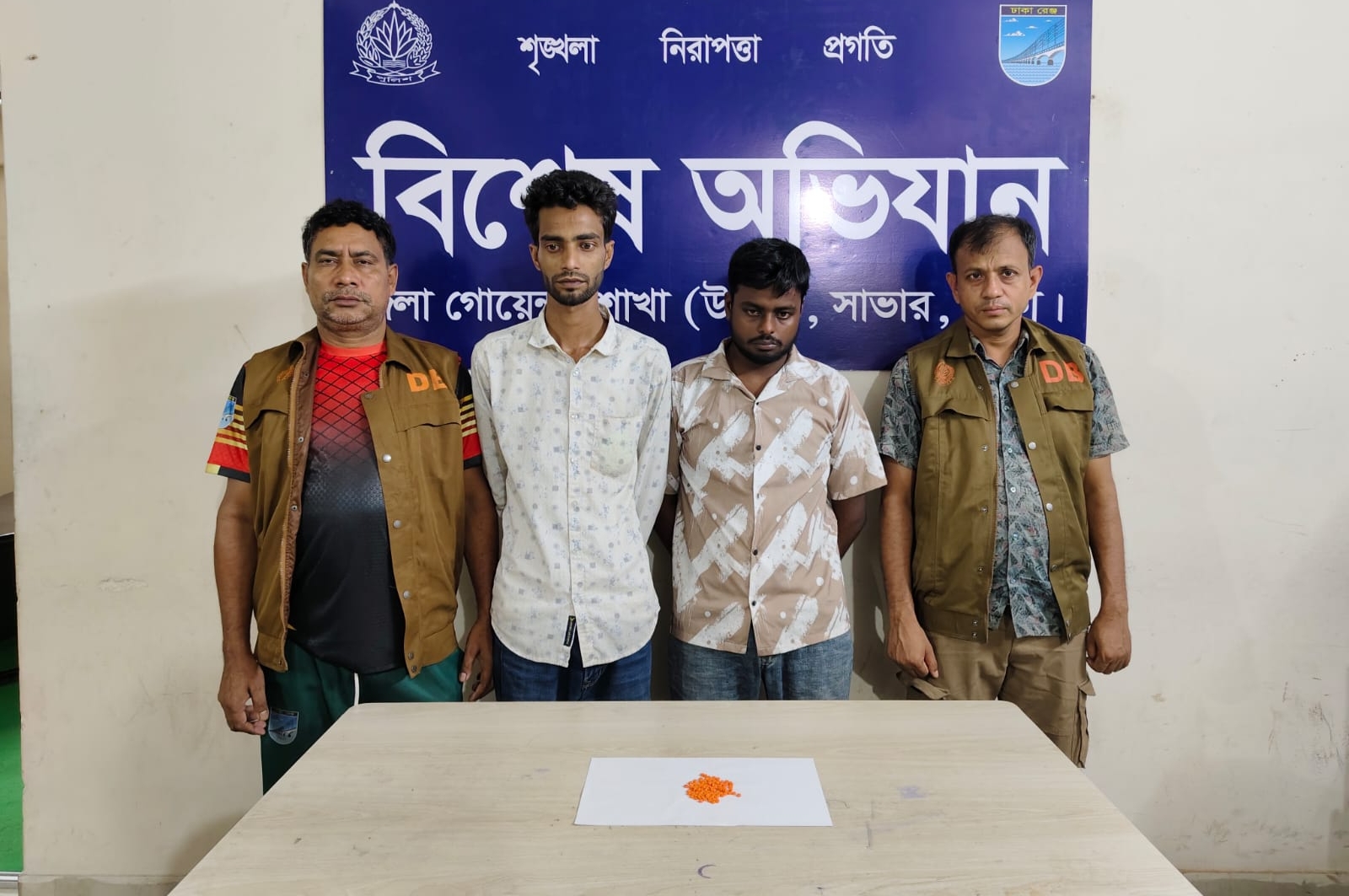 আশুলিয়ায় ১০০ ইয়াবাসহ দুই মাদক কারবারি গ্রেপ্তার